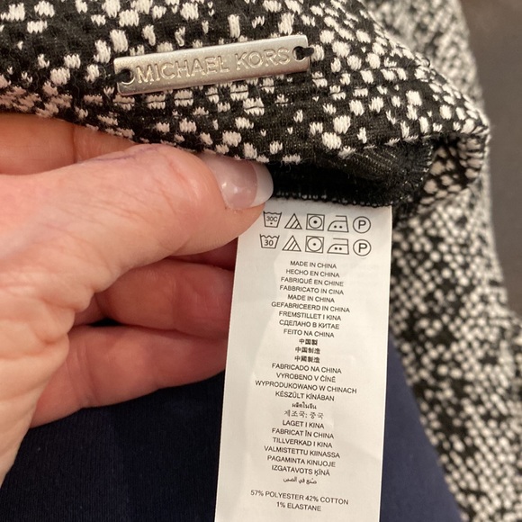 Michael Kors Black/White Off Shoulder w/Straps Woman’s Top - Picture 8 of 9